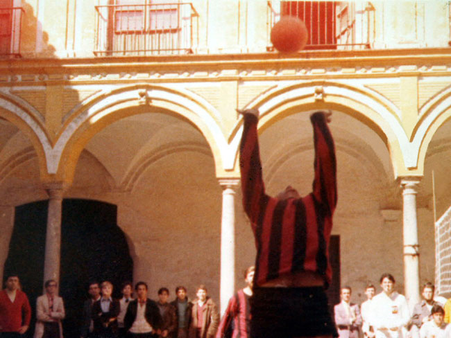 Descripci�n: C:\Users\AULA2\Desktop\antalumnos\voleibol\Imagenes\2-Div-Pepe-Q-Patio-Col-1971-72.jpg