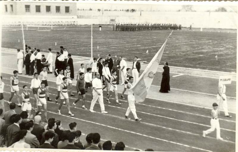 Descripci�n: C:\Users\AULA2\Desktop\antalumnos\voleibol\Imagenes\6_3_1960_desfile Macarena.jpg