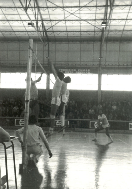 Descripci�n: C:\Users\AULA2\Desktop\antalumnos\voleibol\Imagenes\Calasancio-Sevilla-C-F-1973-74-Chapina-2.jpg