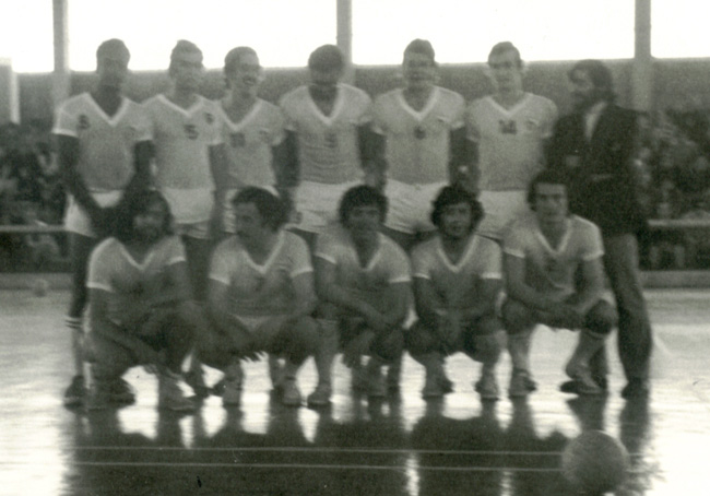 Descripci�n: C:\Users\AULA2\Desktop\antalumnos\voleibol\Imagenes\Chapina-Calasancio-Sevilla-CF-1-Div-1973-74.jpg