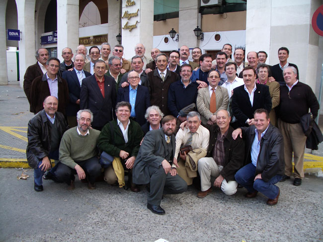 Descripci�n: C:\Users\AULA2\Desktop\antalumnos\voleibol\Imagenes\Homenaje-a-A-M-Flores-12-03-2005.jpg