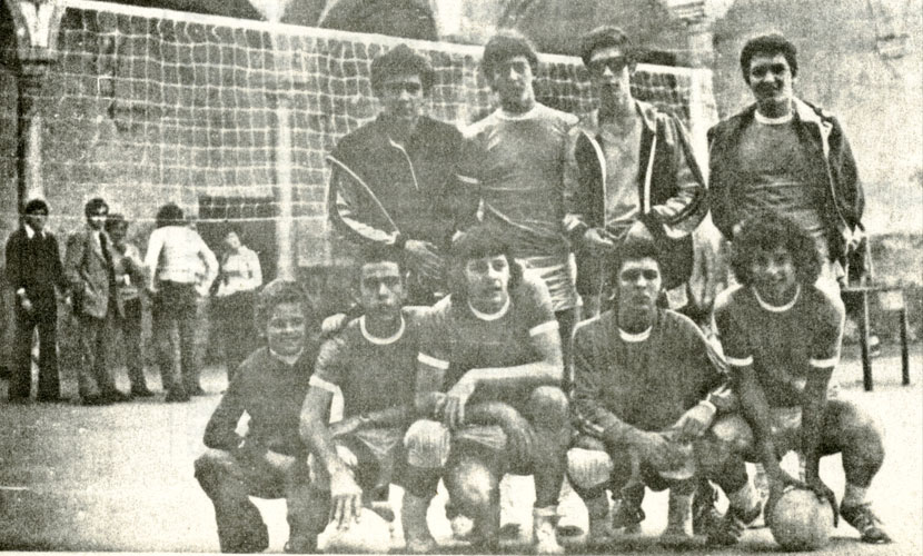 Descripci�n: C:\Users\AULA2\Desktop\antalumnos\voleibol\Imagenes\Juveniles-Patio-Columnas-1972-73.jpg