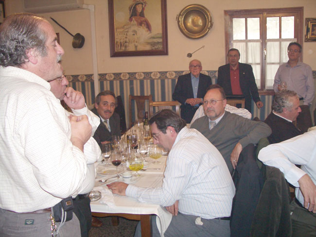 Descripci�n: C:\Users\AULA2\Desktop\antalumnos\voleibol\Imagenes\Paco-del-Olmo-12-03-2005.jpg