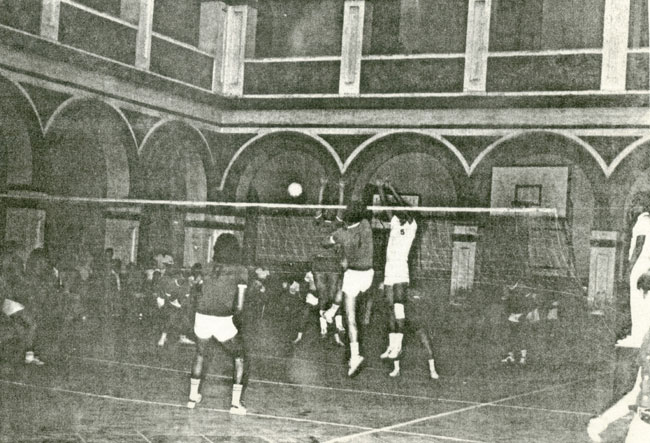 Descripci�n: C:\Users\AULA2\Desktop\antalumnos\voleibol\Imagenes\Patio-de-la-Virgen-1972-73.jpg