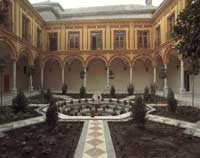 Descripci�n: Descripci�n: C:\Users\AULA2\Desktop\antalumnos\voleibol\Imagenes\Patio_Columnas_1990_General.jpg