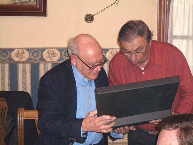 Descripci�n: C:\Users\AULA2\Desktop\antalumnos\voleibol\Imagenes\Placa-A-M-Flores-12-03-2005.jpg