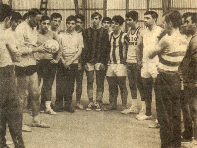 Descripci�n: C:\Users\AULA2\Desktop\antalumnos\voleibol\Imagenes\Slavicek-1969-Macarena.jpg