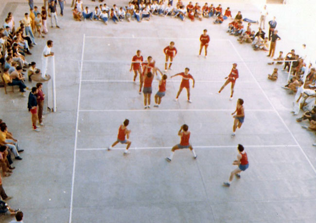 Descripci�n: C:\Users\AULA2\Desktop\antalumnos\voleibol\Imagenes\final-Oje-1970-Sev-foto-2.jpg